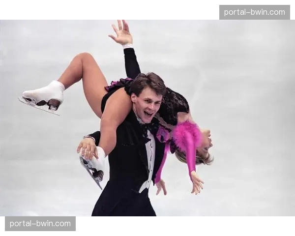 美国花滑选手瑙莫夫父母空难 带伤坚持完成比赛